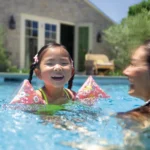 Aripioare de înot gonflabile Sweet Blossom, 23×15 cm, 3–6 ani, Intex (56669) - imagine 2